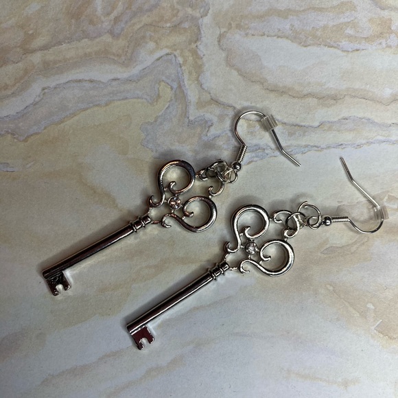 custom made Jewelry - Silver plated key earrings w/small cubic zirconia
